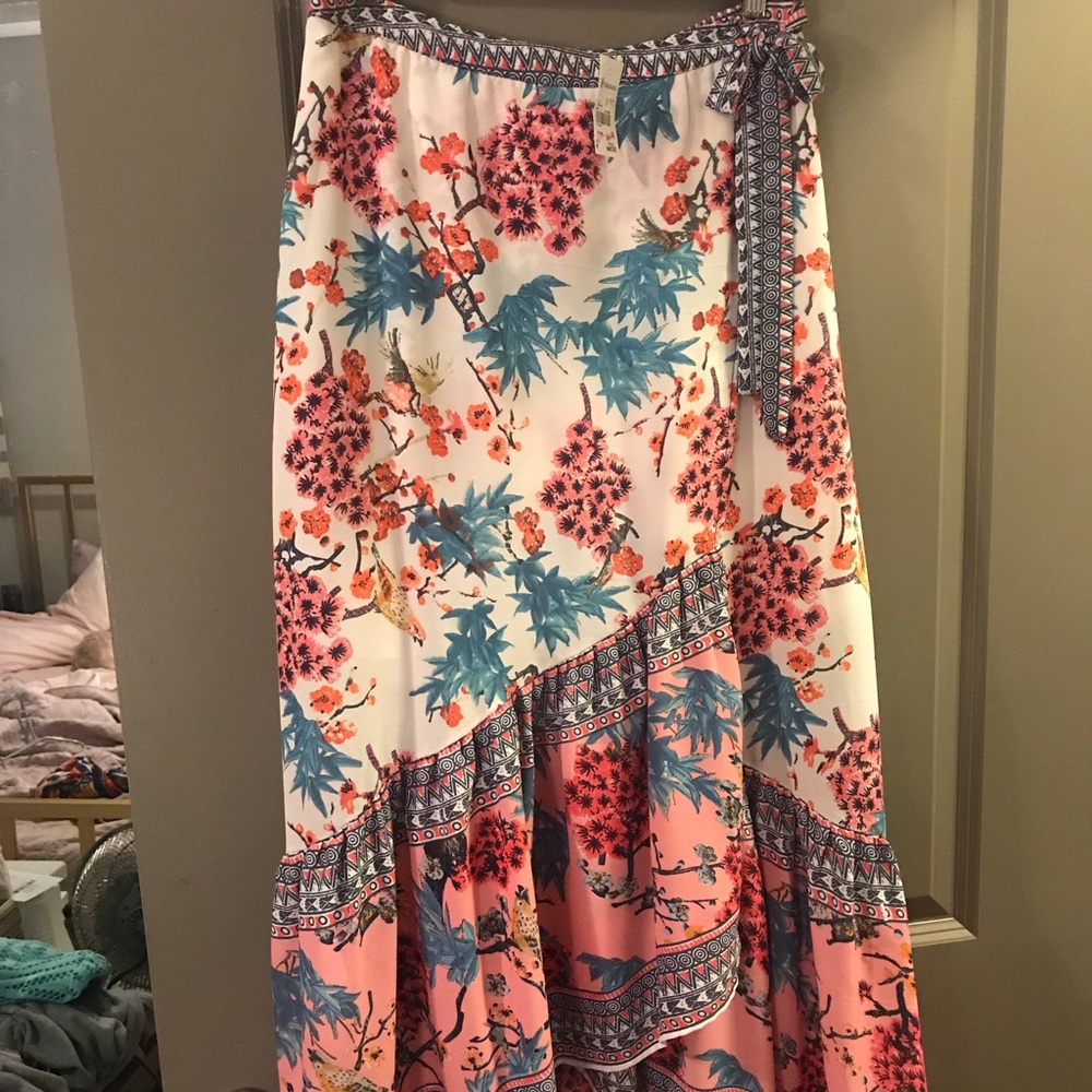 NWT Versona Skirt tropical flora pink ivory medium